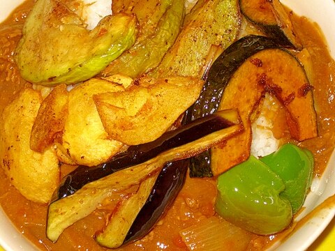 赤ワインと牛肉の夏野菜カレー